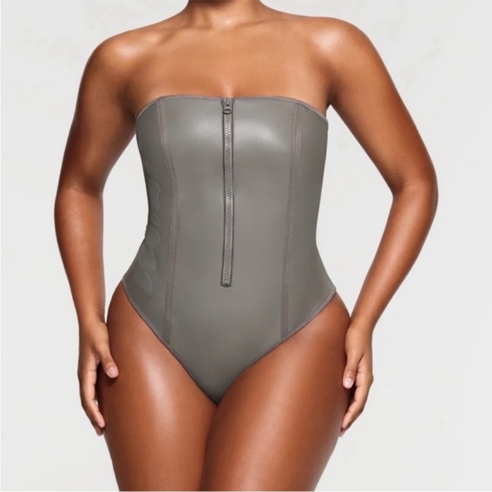 SKIMS Rubberized Scuba Swimsuit Strapless One Piece Grey Chalk Size M NWOT